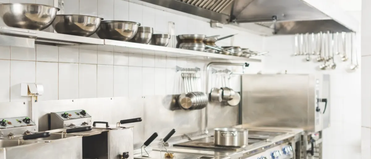 Groß modern clean restaurant kitchen interior 2024 11 17 08 04 52 utc
